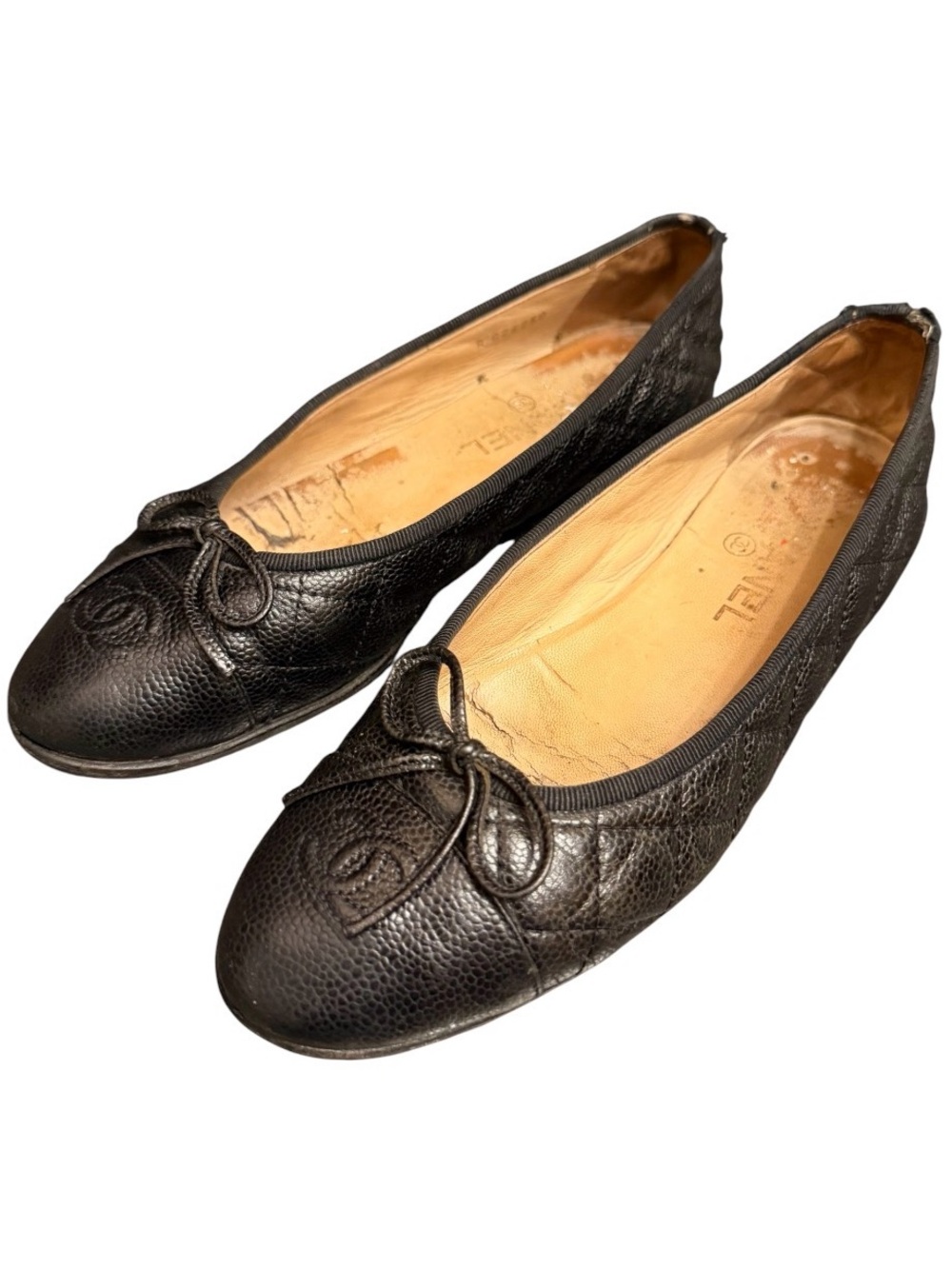 CHANEL Black Quilted Ballet Flats Aged Calfskin Bow Accent Sz 38-1/2 Well Worn